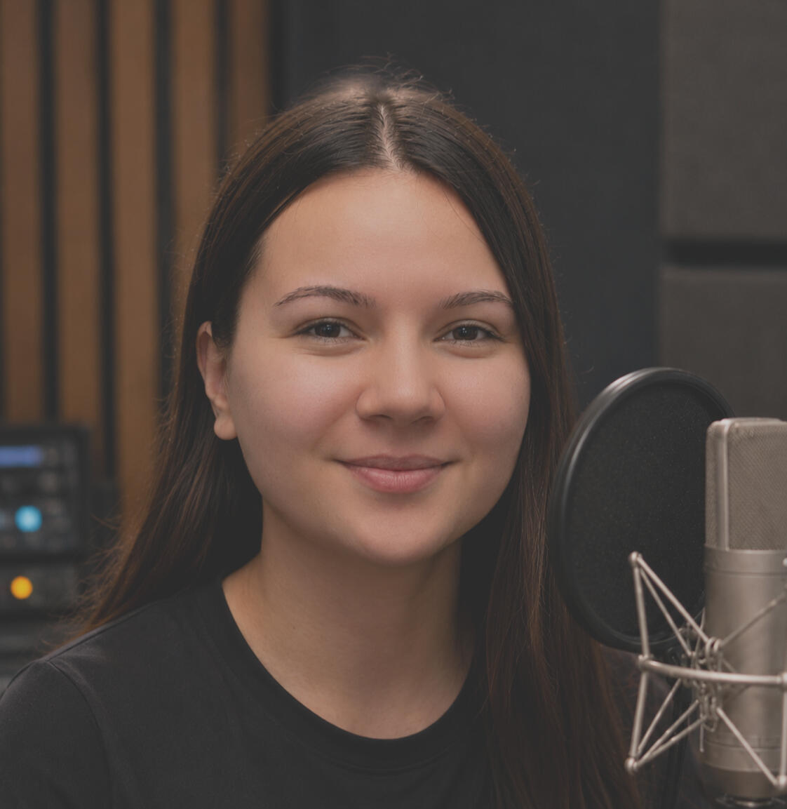 Vanessa May – deutsche Sprecherin im Tonstudio